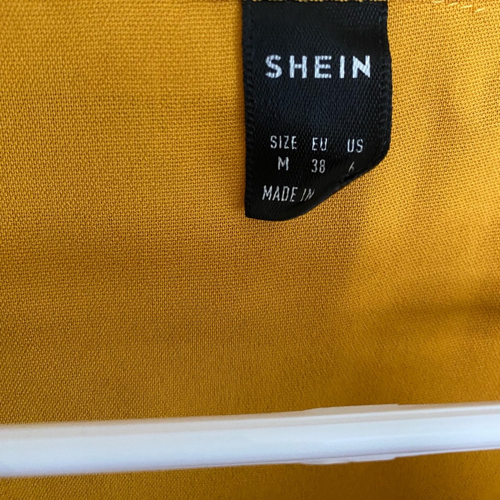 Sleeveless Spring Top - Picture 3 of 4